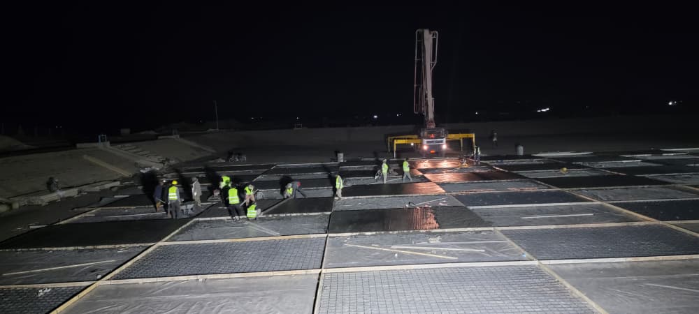 Continuous concrete pouring operations during night periods